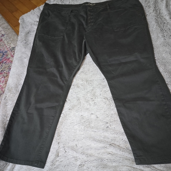 ♨️♨️Universal Thread - Size 26WR. Dark Green Straight Leg Pants Hardly worn - Picture 8 of 9